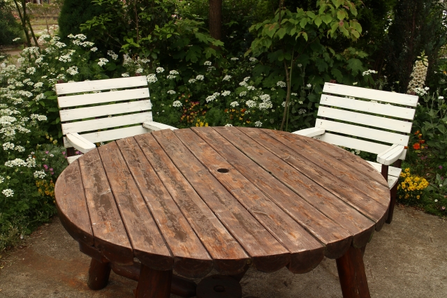 ガーデンテーブルとは 庭をおしゃれに変えるおすすめ商品12選をご紹介 工具男子新聞
