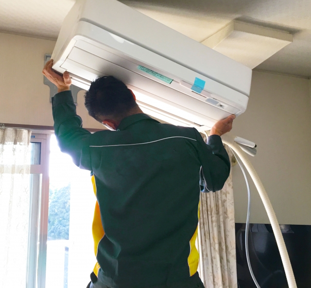 エアコンは自分で取り付けできるの?準備から設置方法まで詳しく解説! 工具男子新聞 エアコンは自分で取り付けできるの?準備から設置方法まで詳しく解説! 工具男子新聞