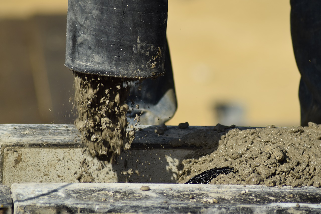 コンクリート diy 土間 コンクリートをDIY！生コンクリートの作り方と必要な材料について