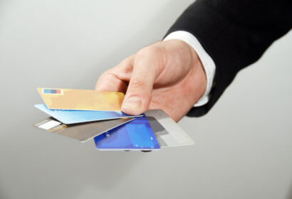 クレジットカードの年会費について詳しく解説！年会費無料のメリットは？ アイキャッチ画像
