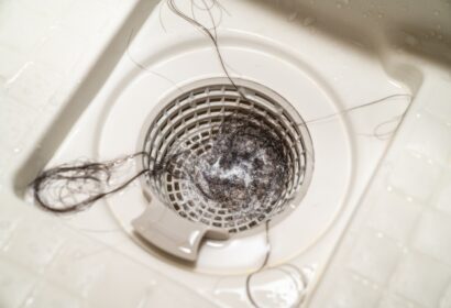 お風呂場の髪の毛を効果的に溶かす方法とは？徹底解説！ アイキャッチ画像