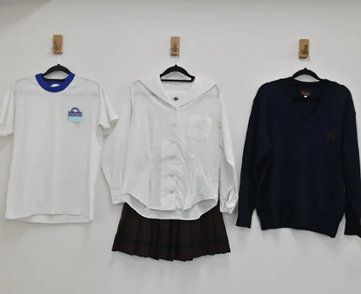 共愛学園高校の体操服・制服・セーター