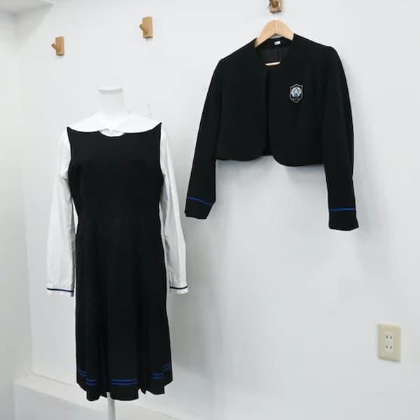 瀧野川女子学園高等学校の冬服