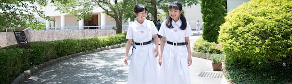 神戸松蔭高校の夏服