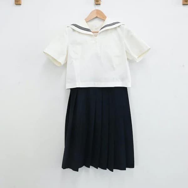 博多女子高校の夏服