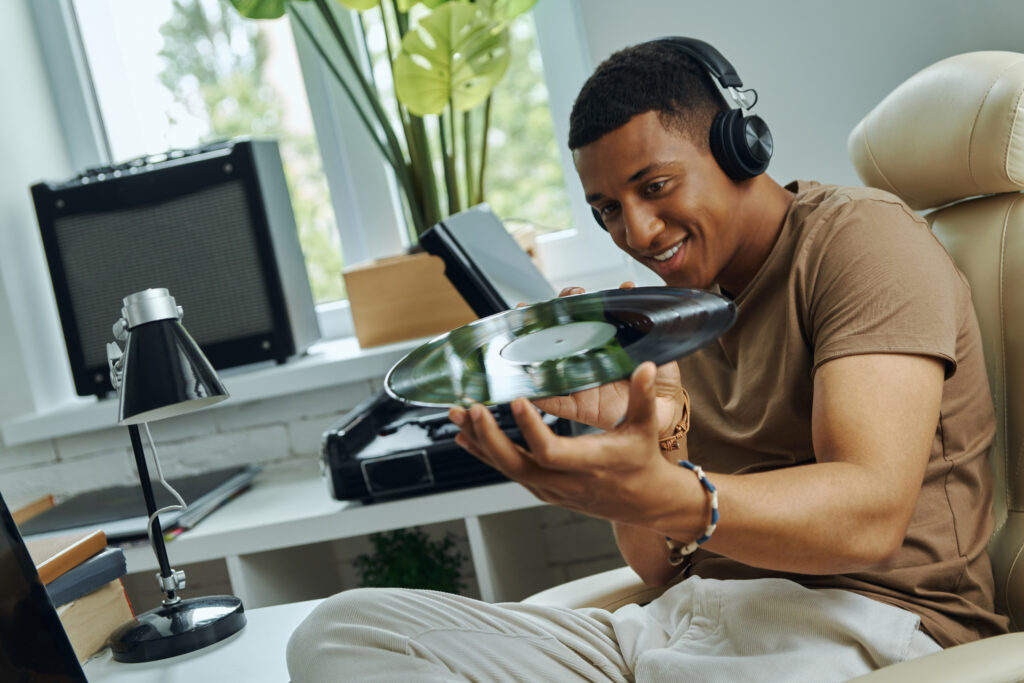 ロックレコードが買取で人気が高い理由は?相場価格や人気レコードを紹介! 工具男子新聞